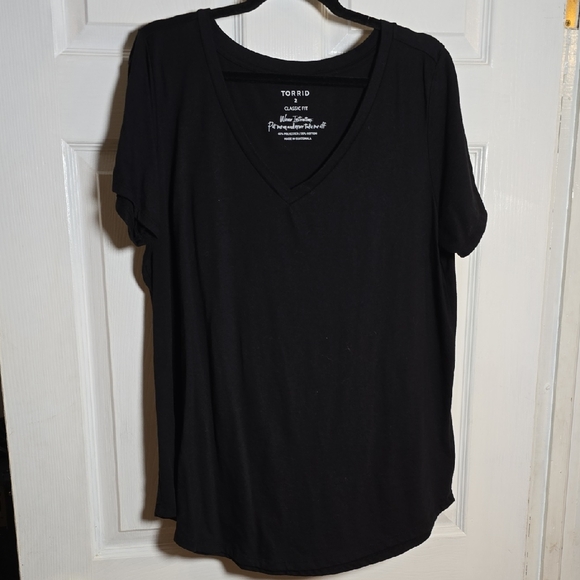 181 Torrid 2 2X Classic Black Short Sleeve V-Neck Tee - Picture 1 of 4
